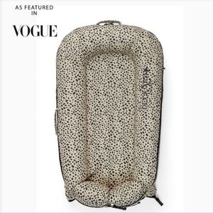 Dockatot deluxe and toy bar